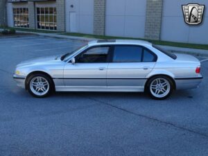 2001-BMW-750iL-modern-performance--Car-101448300-f5350d1428a685bc8f729889ac43d40a.jpg